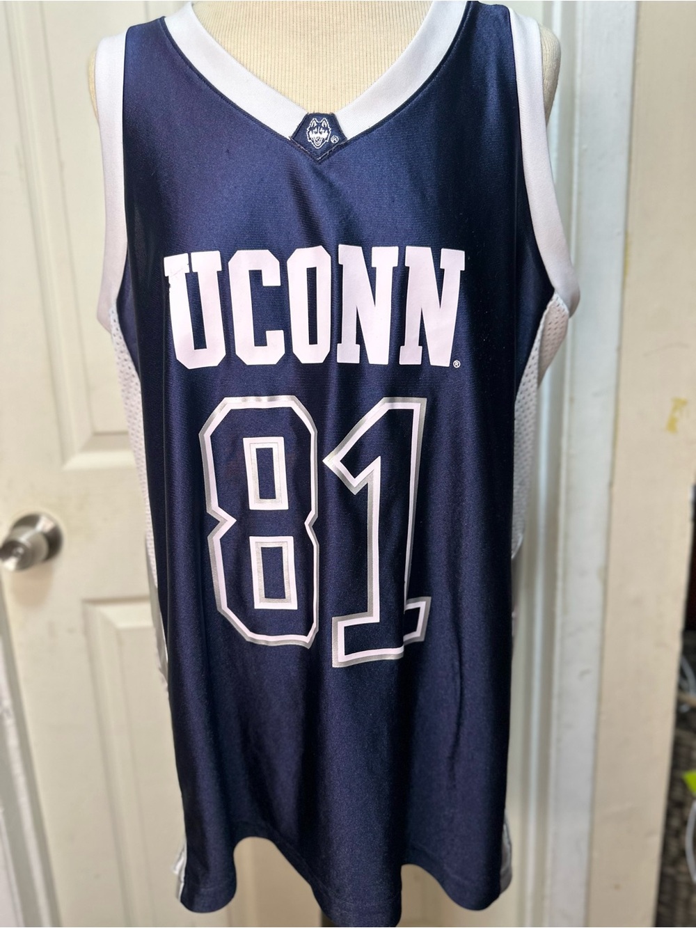 Victoria's Secret PINK UConn Huskies #81 Mesh Jersey - Women's Large